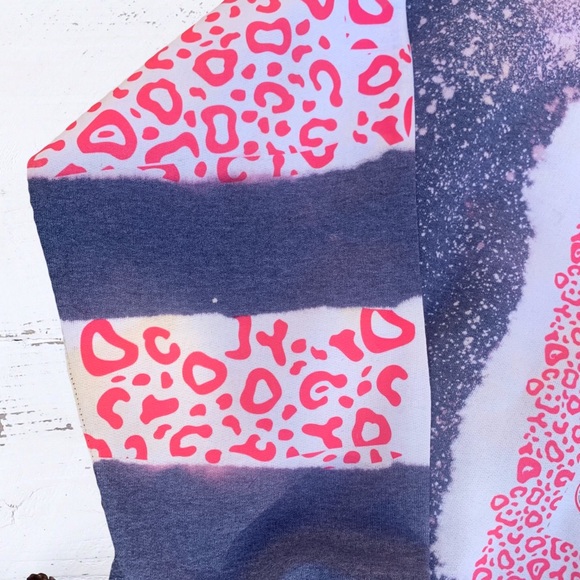 Pink Cheetah Santa Crewneck - Picture 4 of 4